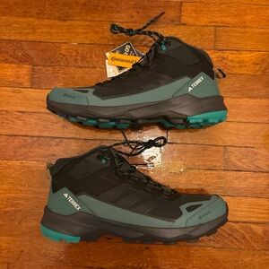 Men’s adidas Terrex Mid-Top Hiking Boots in Teal and Black size 14